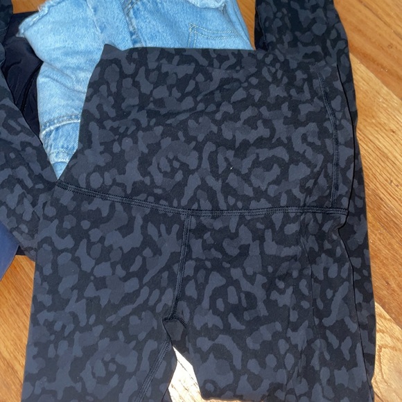 Lululemon Align super high rise 28 in - Picture 3 of 3